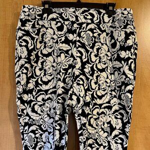 Chico’s Black White Floral Ankle Pants Size 2.5 (14)